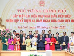 Thầy giáo Đinh Văn Hoản, hiệu trưởng Trường Cao đẳng Kinh tế và Công nghệ Nam Định được thay mặt cho ngành giáo dục nghề nghiệp của tỉnh Nam Định tham dự cuộc gặp mặt của thủ tướng chính phủ